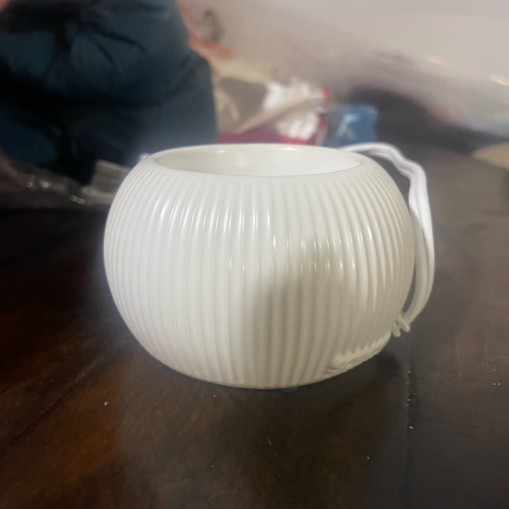 Scentsy white fluted mini warmer